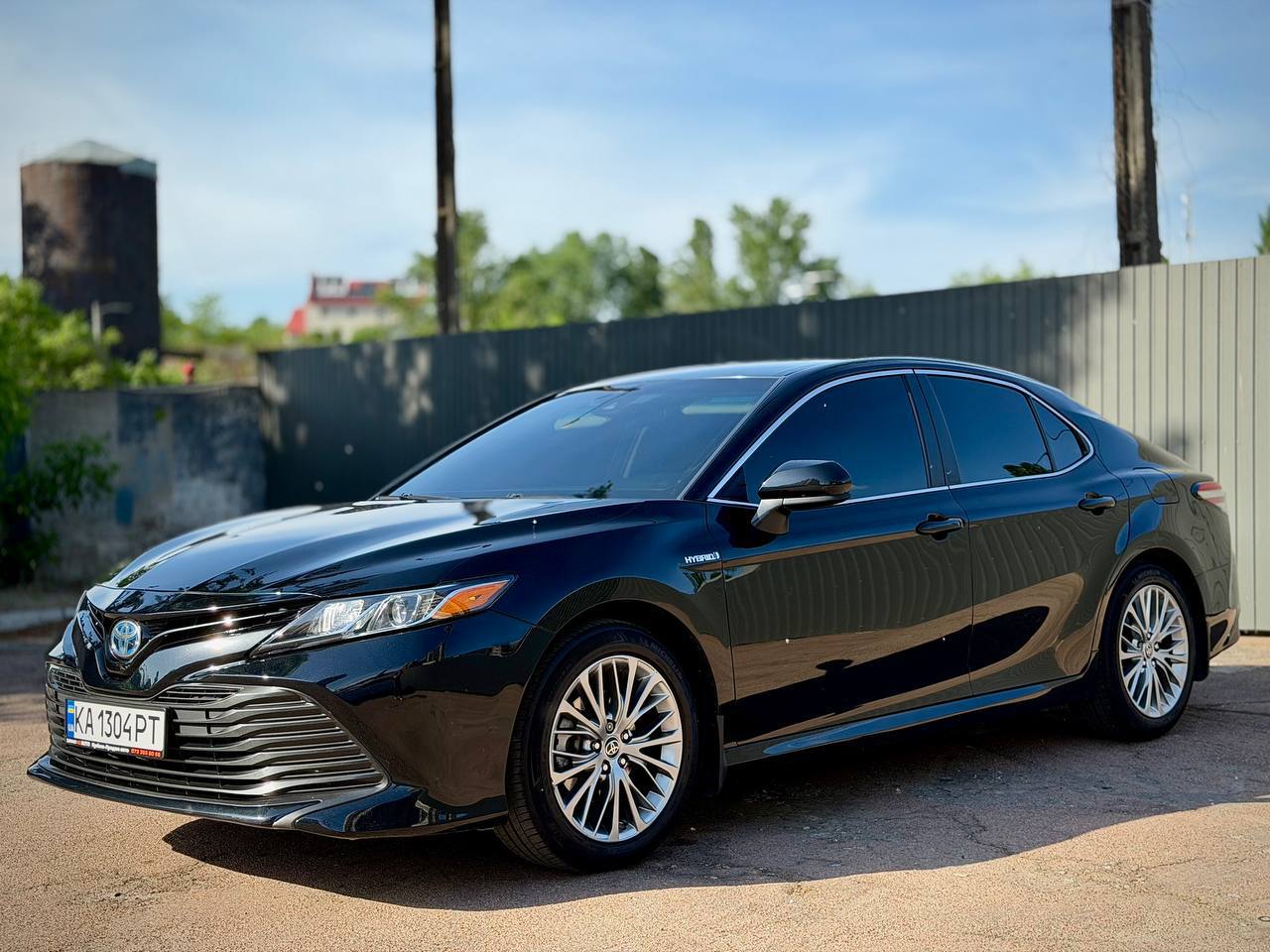 Чорна Toyota Camry Hybrid — викуп авто DriveMe Київ